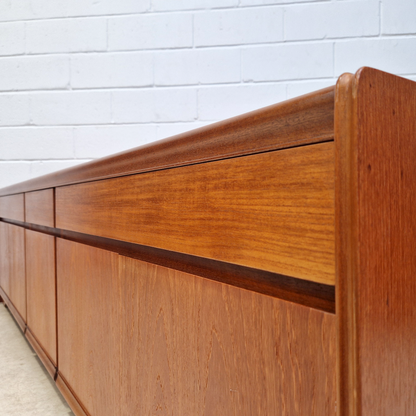 William Lawrence Vintage Mid Century 1960s Danish Deisign Sideboard Credenza