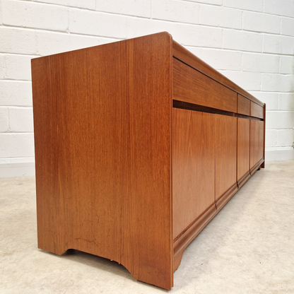 William Lawrence Vintage Mid Century 1960s Danish Deisign Sideboard Credenza