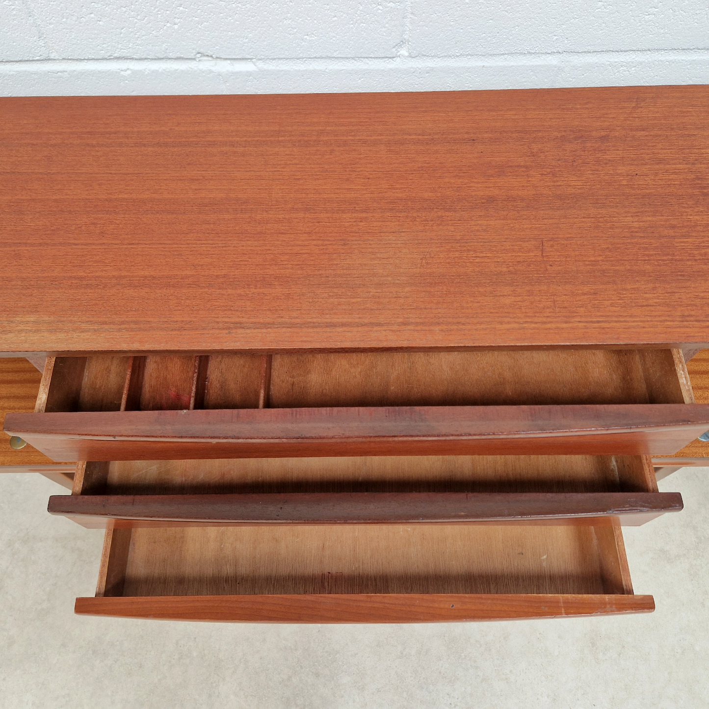 Vintage Mid Century Medium Teak Danish Design Sideboard Buffet Credenza