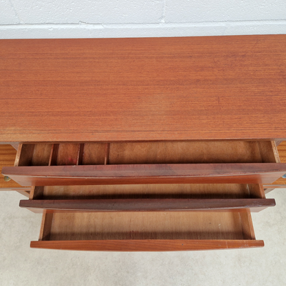 Vintage Mid Century Medium Teak Danish Design Sideboard Buffet Credenza