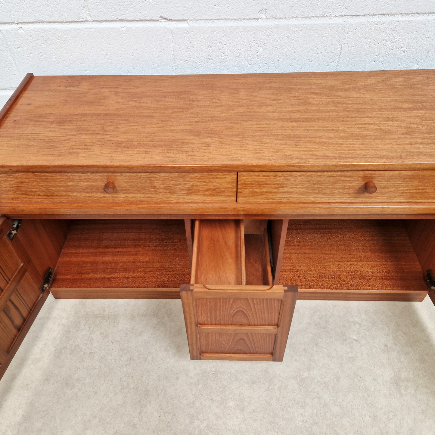 Nathan Parker Knoll Vintage Mid Century Danish Design Sideboard Media LP Storage PG272