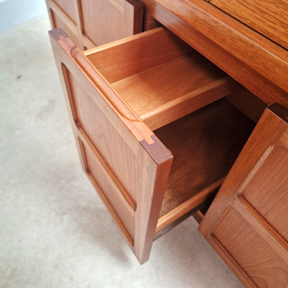 Nathan Parker Knoll Vintage Mid Century Danish Design Sideboard Media LP Storage PG272
