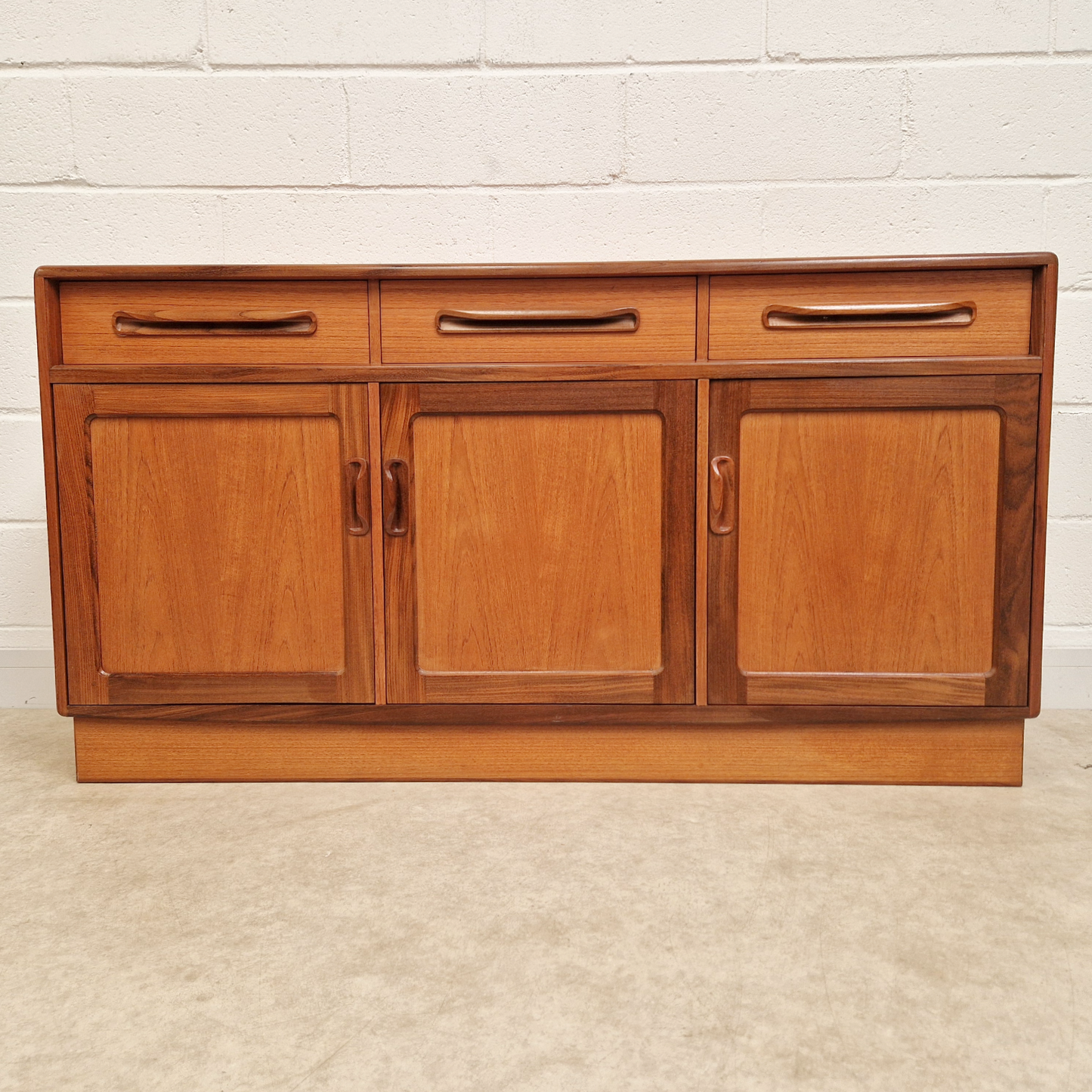 G Plan Fresco Red Label Vintage Mid Century Teak Danish Design Sideboard Buffet Credenza