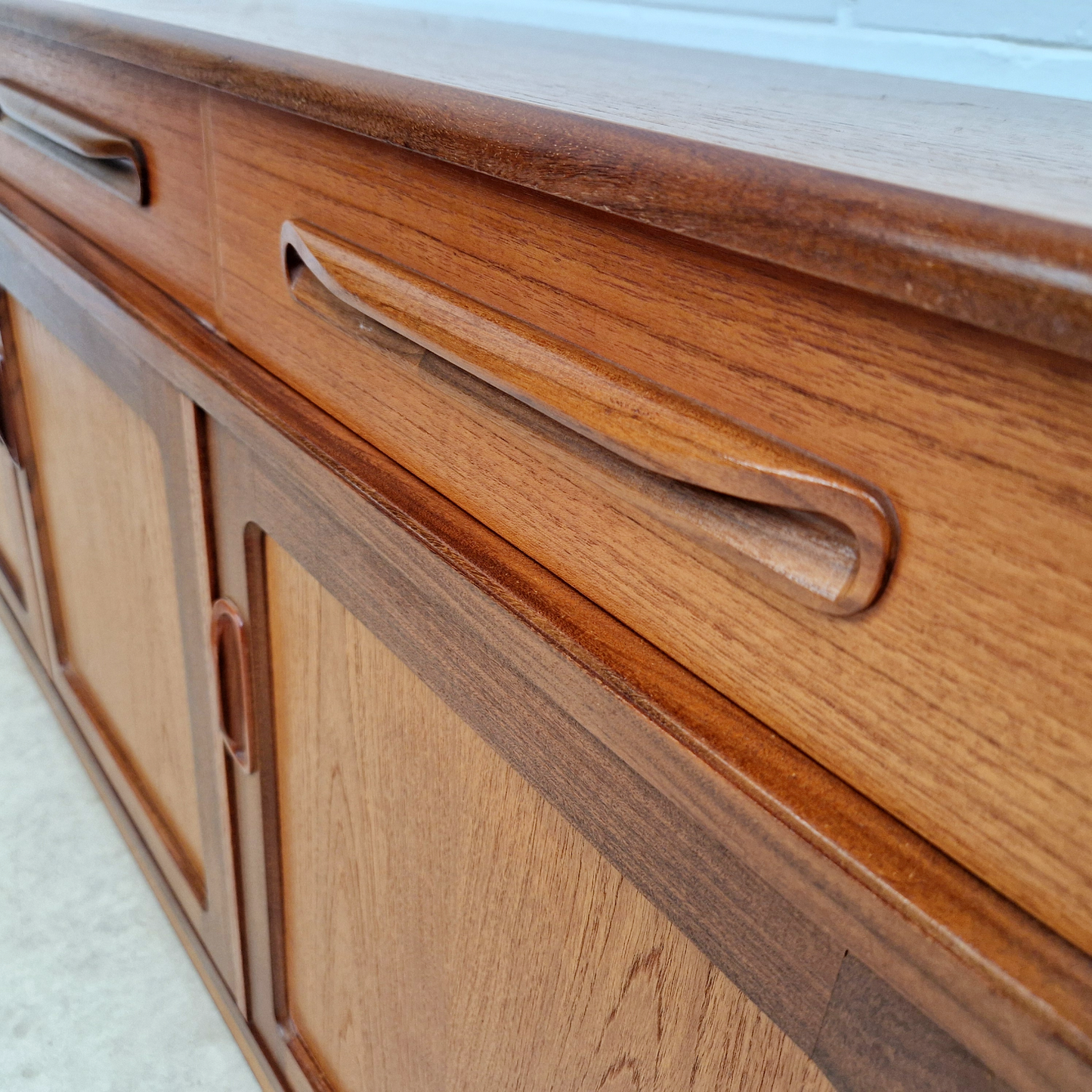 G Plan Fresco Red Label Vintage Mid Century Teak Danish Design Sideboard Buffet Credenza