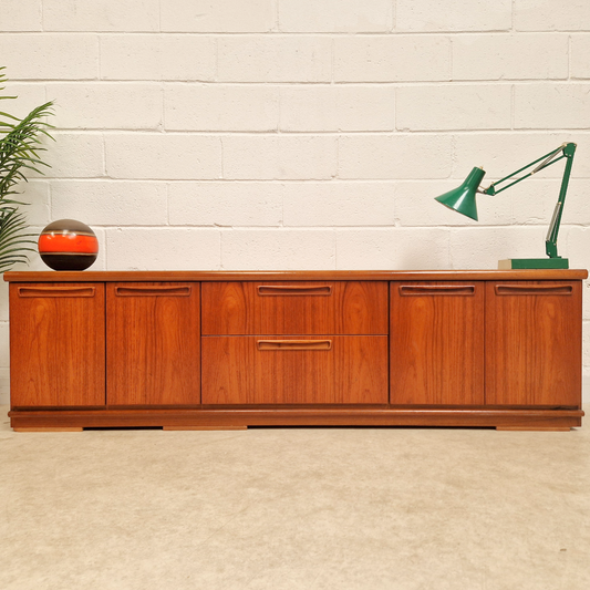 Meredew Vintage Mid Century Danish Design Medium Teak Long Sideboard Buffet Credenza