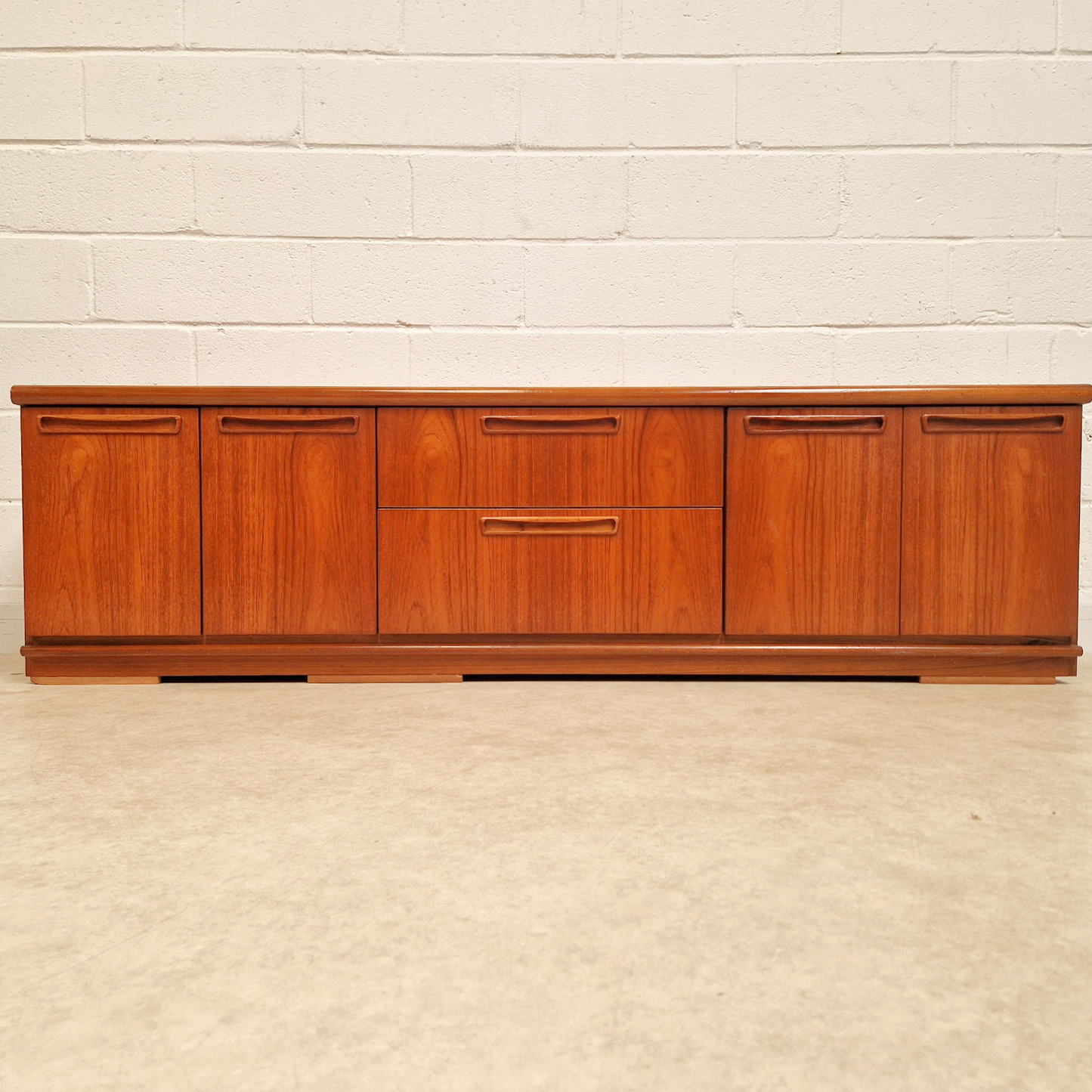 Meredew Vintage Mid Century Danish Design Medium Teak Long Sideboard Buffet Credenza