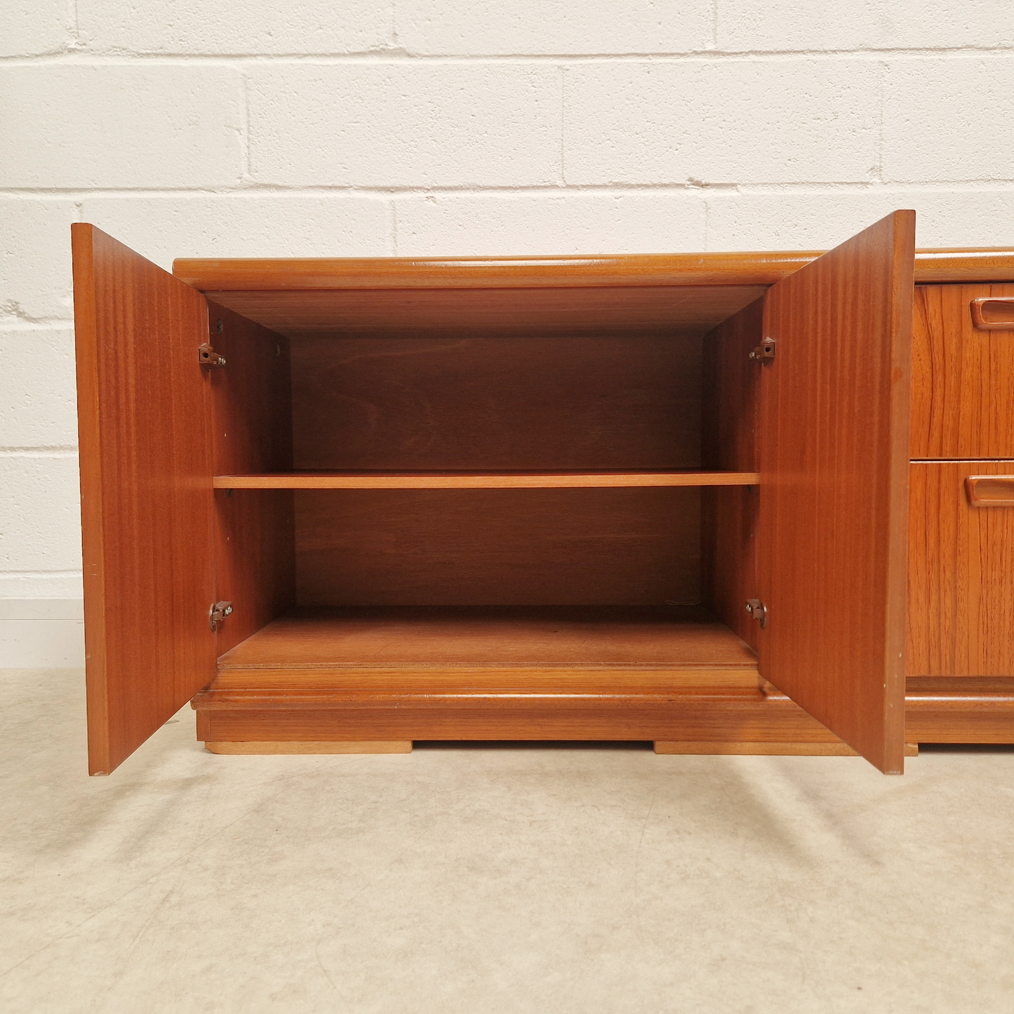 Meredew Vintage Mid Century Danish Design Medium Teak Long Sideboard Buffet Credenza