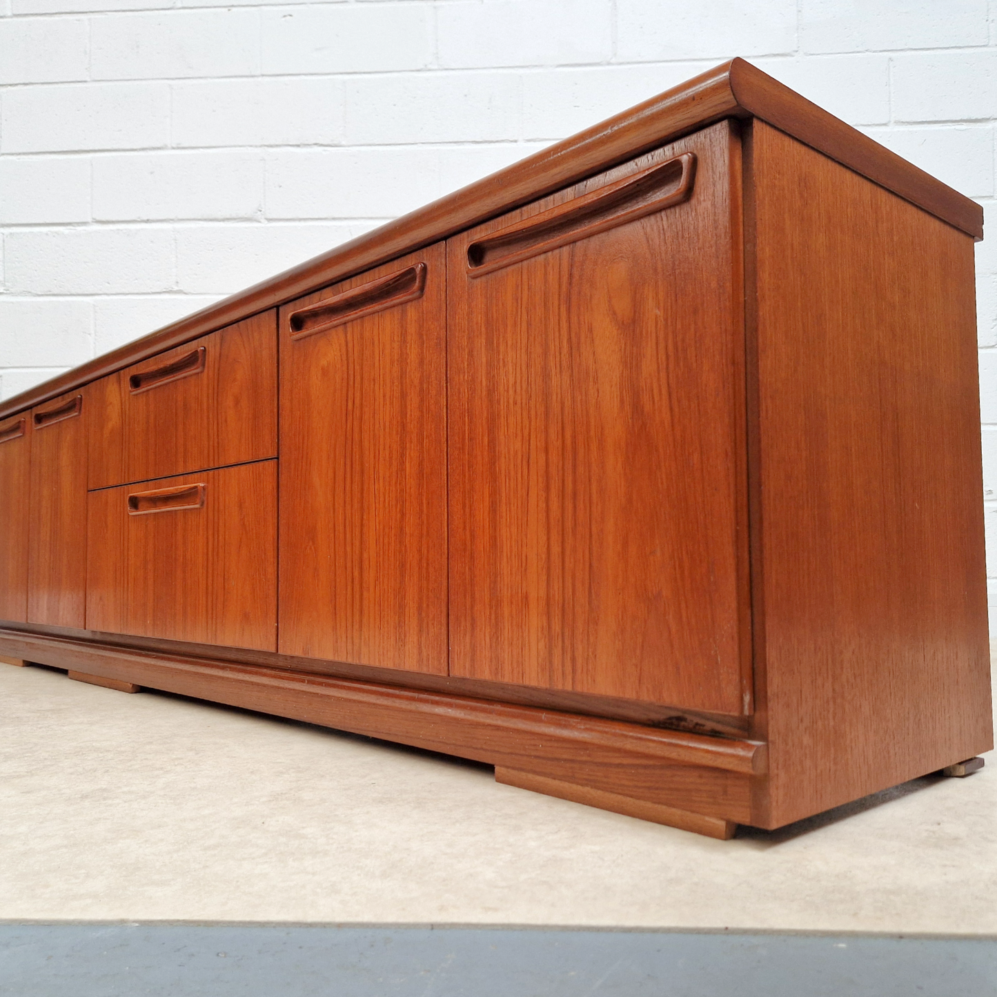 Meredew Vintage Mid Century Danish Design Medium Teak Long Sideboard Buffet Credenza