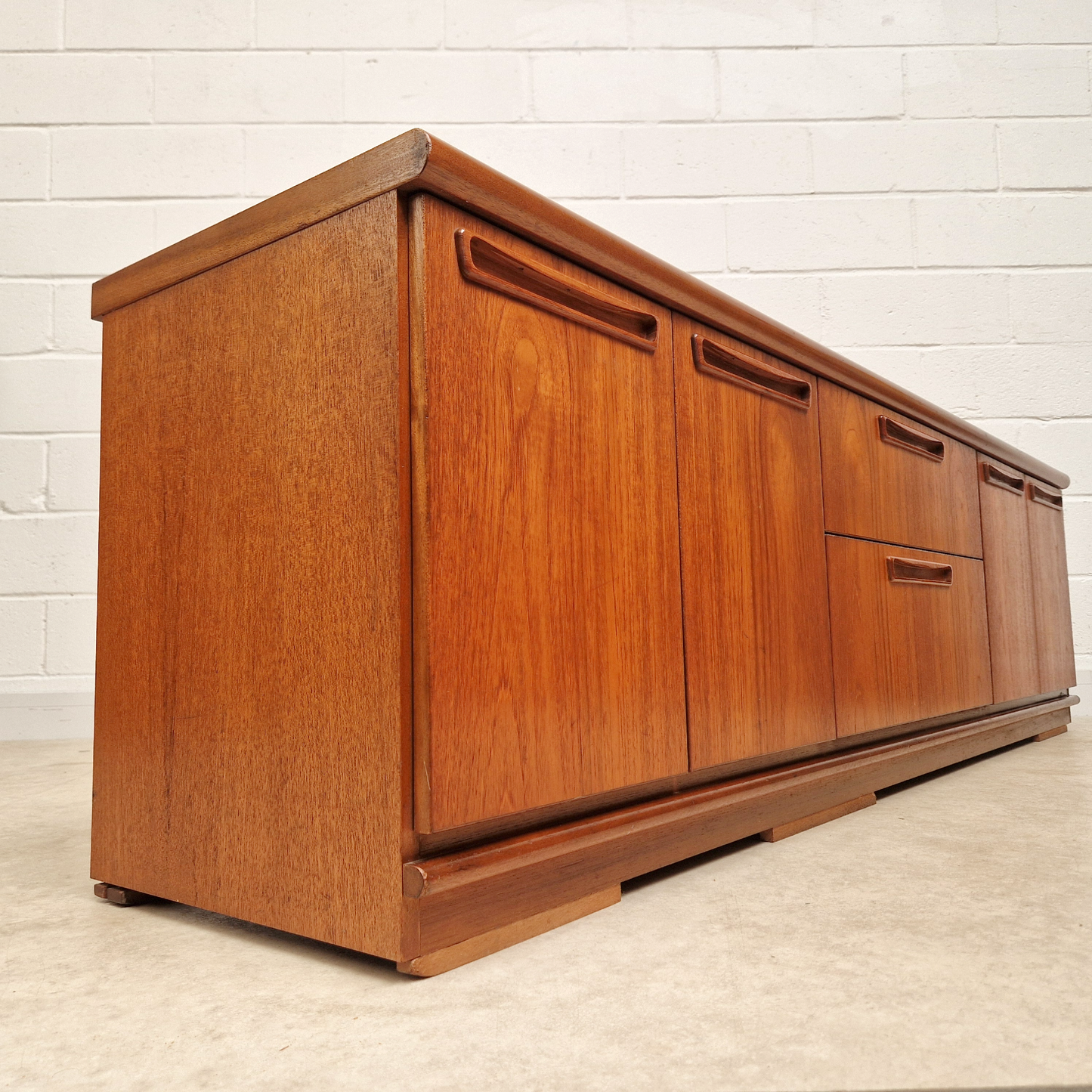 Meredew Vintage Mid Century Danish Design Medium Teak Long Sideboard Buffet Credenza