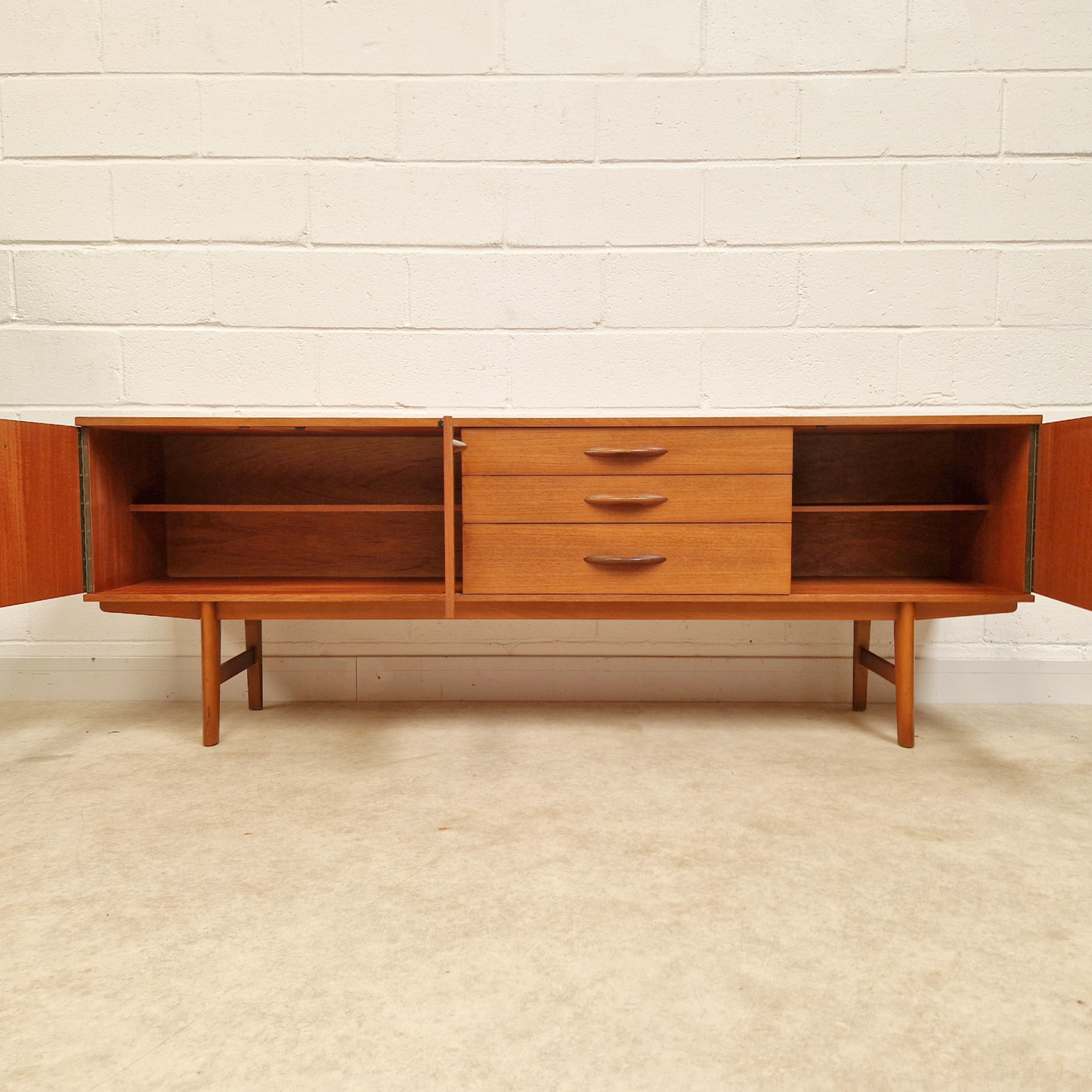 Avalon Vintage 1960s Danish Medium Teak Design Long John Sideboard Buffet Credenza