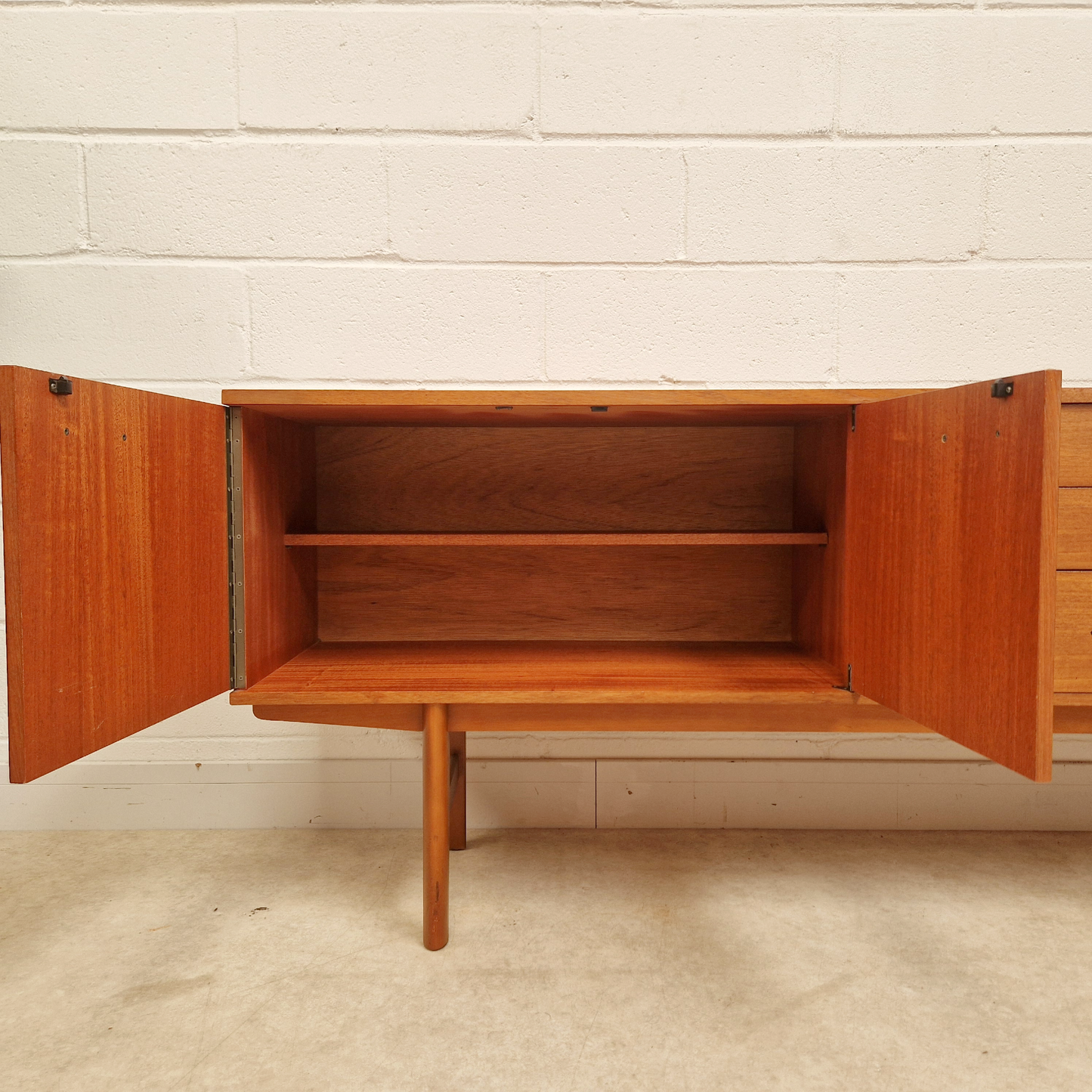 Avalon Vintage 1960s Danish Medium Teak Design Long John Sideboard Buffet Credenza