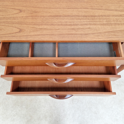 Avalon Vintage 1960s Danish Medium Teak Design Long John Sideboard Buffet Credenza