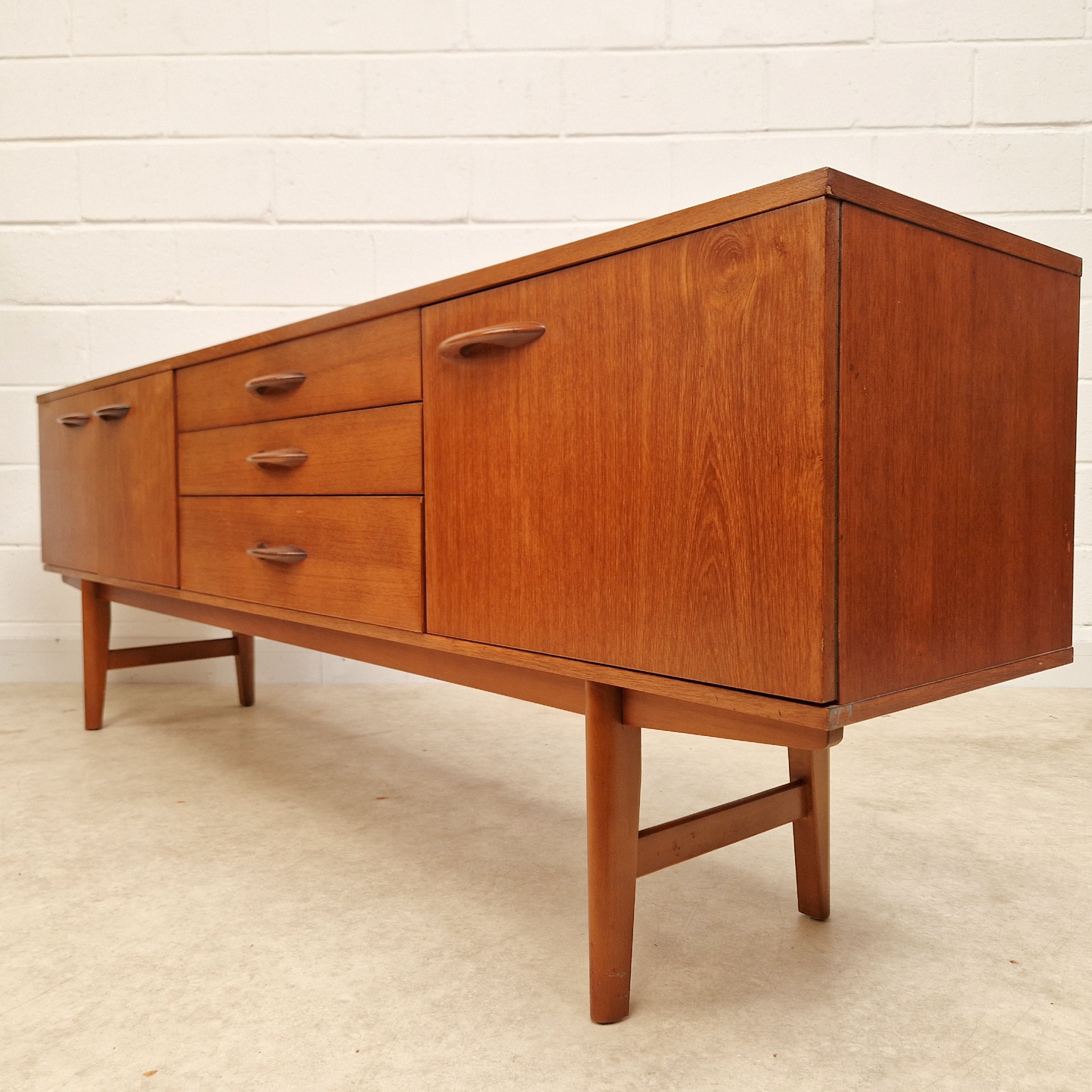 Avalon Vintage 1960s Danish Medium Teak Design Long John Sideboard Buffet Credenza