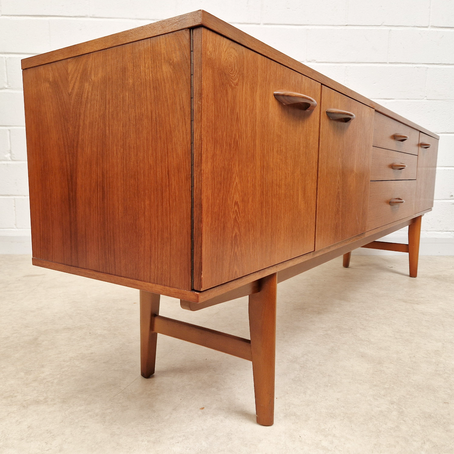 Avalon Vintage 1960s Danish Medium Teak Design Long John Sideboard Buffet Credenza