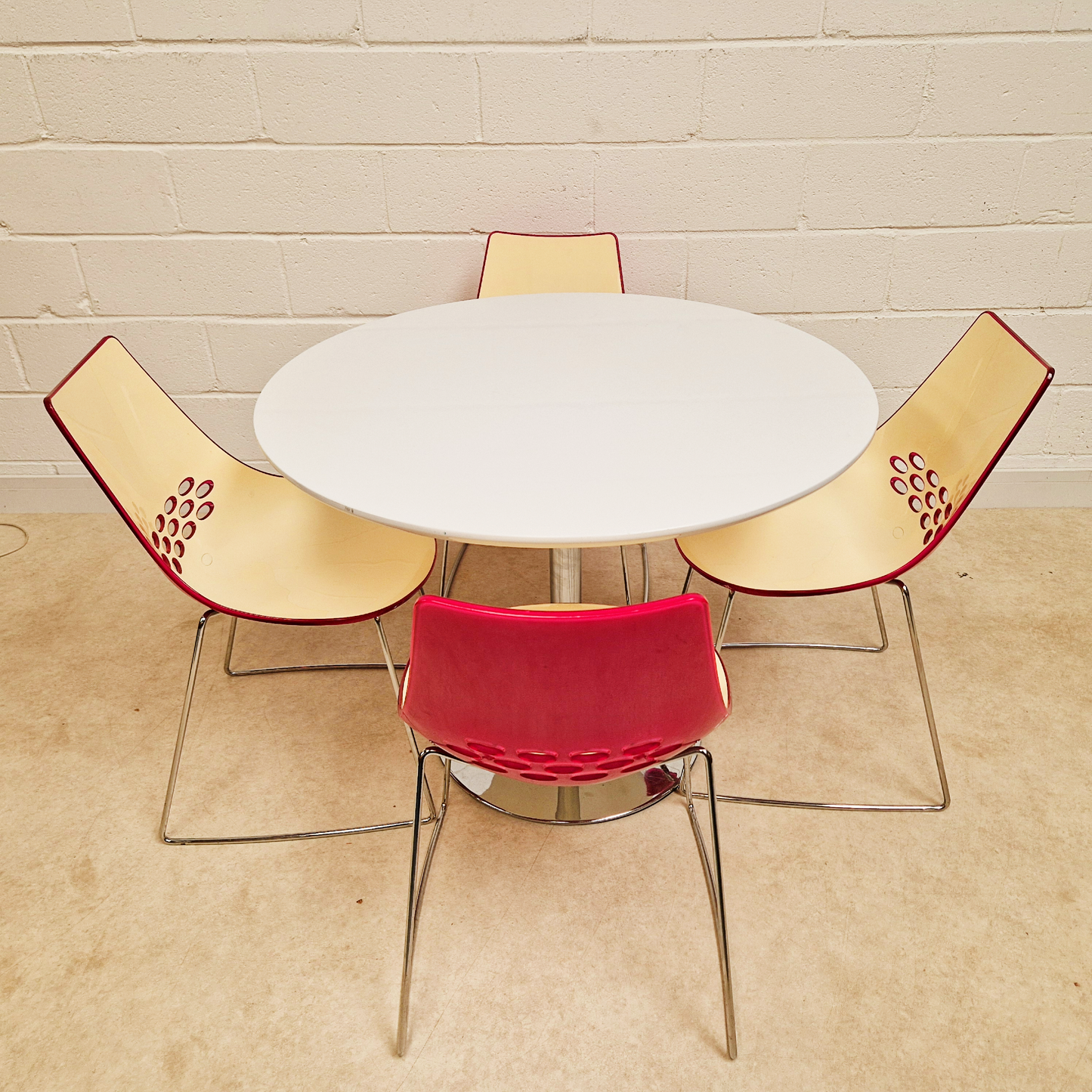Retro Chrome Base Round Dining Table and Callgaris Jam Chair Dining Set