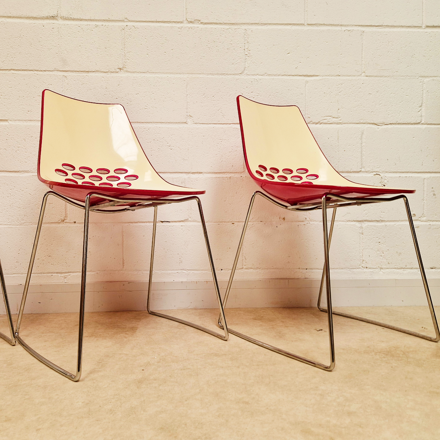 Retro Chrome Base Round Dining Table and Callgaris Jam Chair Dining Set