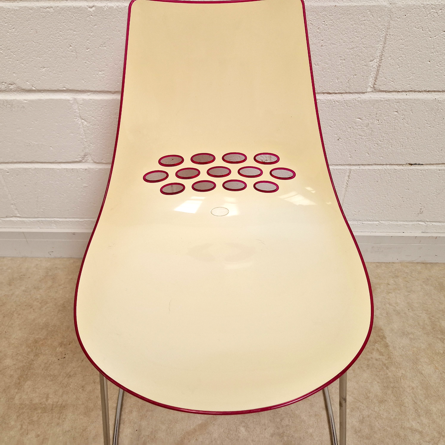 Retro Chrome Base Round Dining Table and Callgaris Jam Chair Dining Set