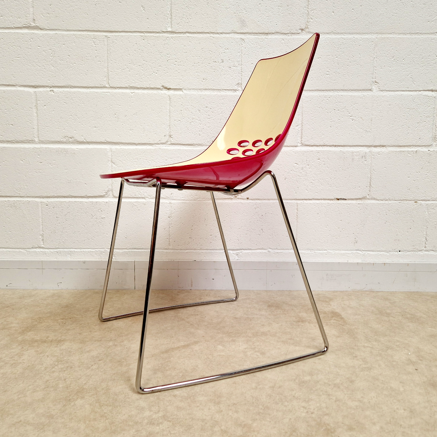 Retro Chrome Base Round Dining Table and Callgaris Jam Chair Dining Set