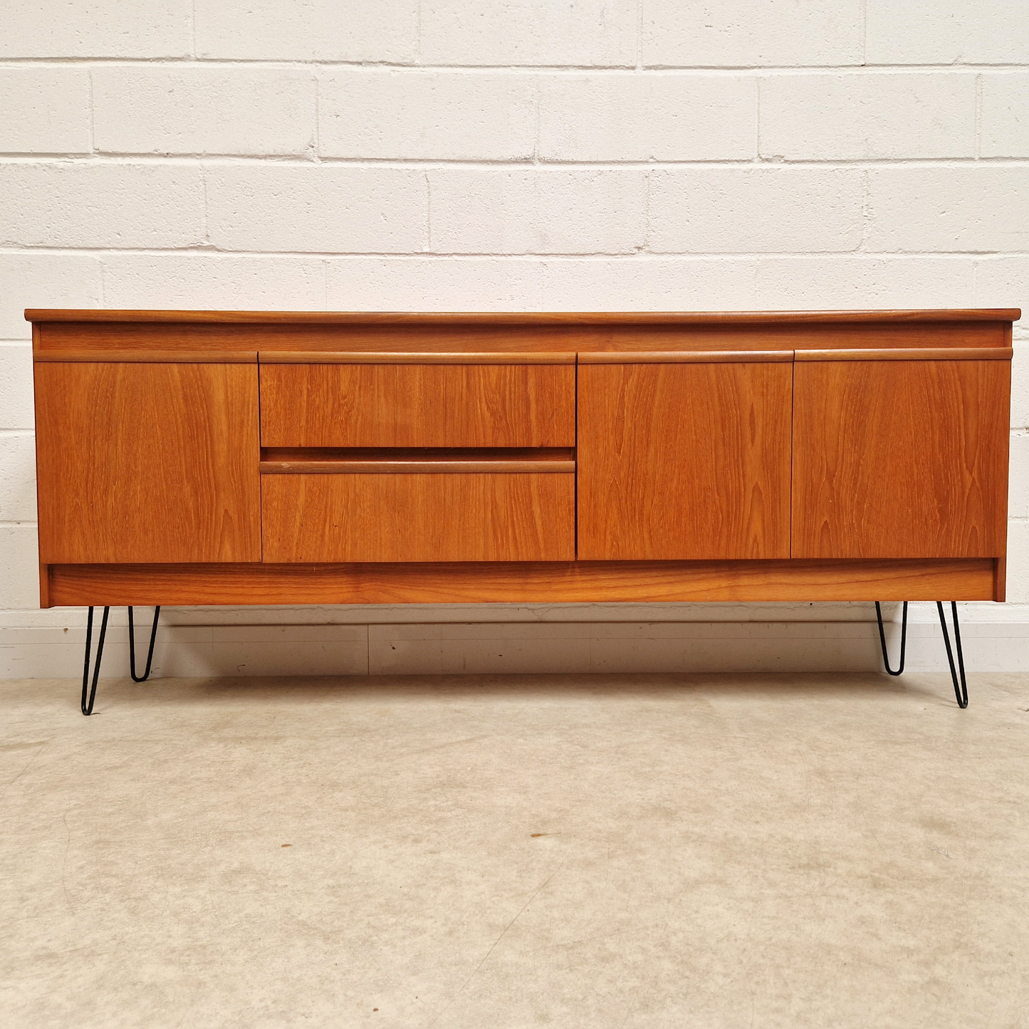 William Morris Vintage Mid Century Medium Teak Danish Design Sideboard Buffet Credenza