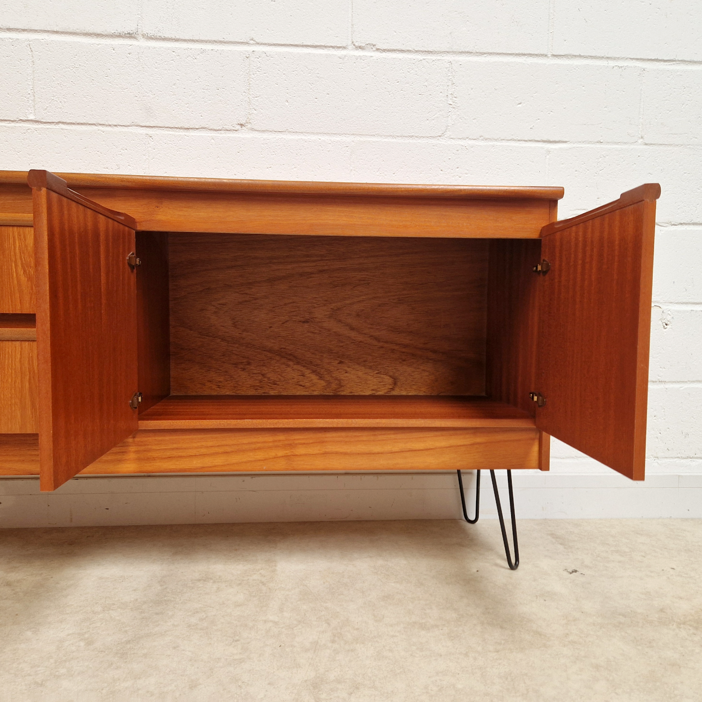 William Morris Vintage Mid Century Medium Teak Danish Design Sideboard Buffet Credenza