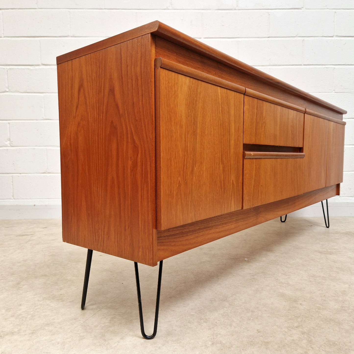 William Morris Vintage Mid Century Medium Teak Danish Design Sideboard Buffet Credenza