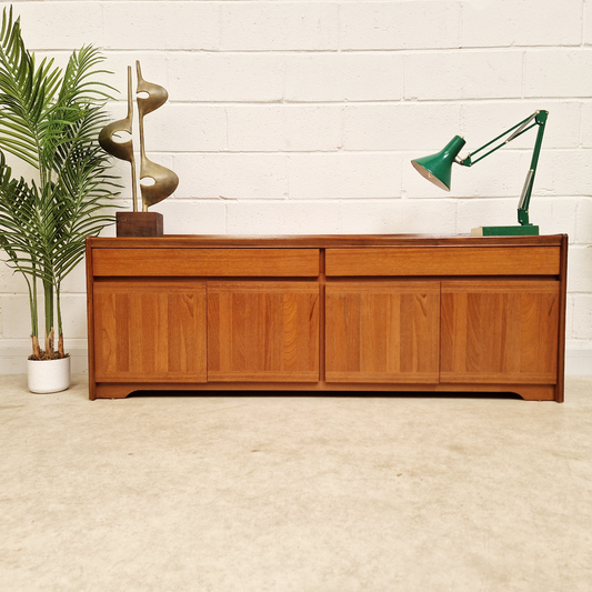 William Lawrence Vintage Mid Century 1960s Danish Deisign Sideboard Credenza
