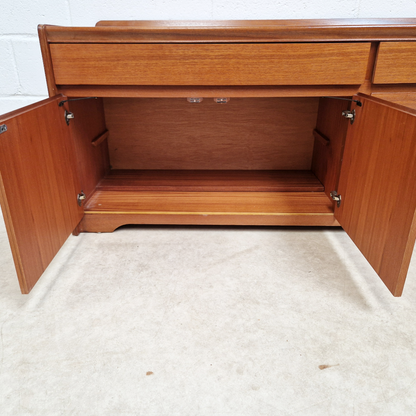 William Lawrence Vintage Mid Century 1960s Danish Deisign Sideboard Credenza