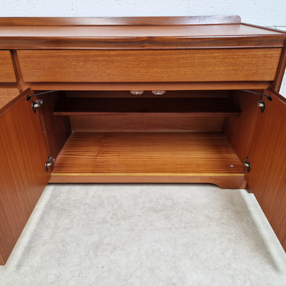 William Lawrence Vintage Mid Century 1960s Danish Deisign Sideboard Credenza