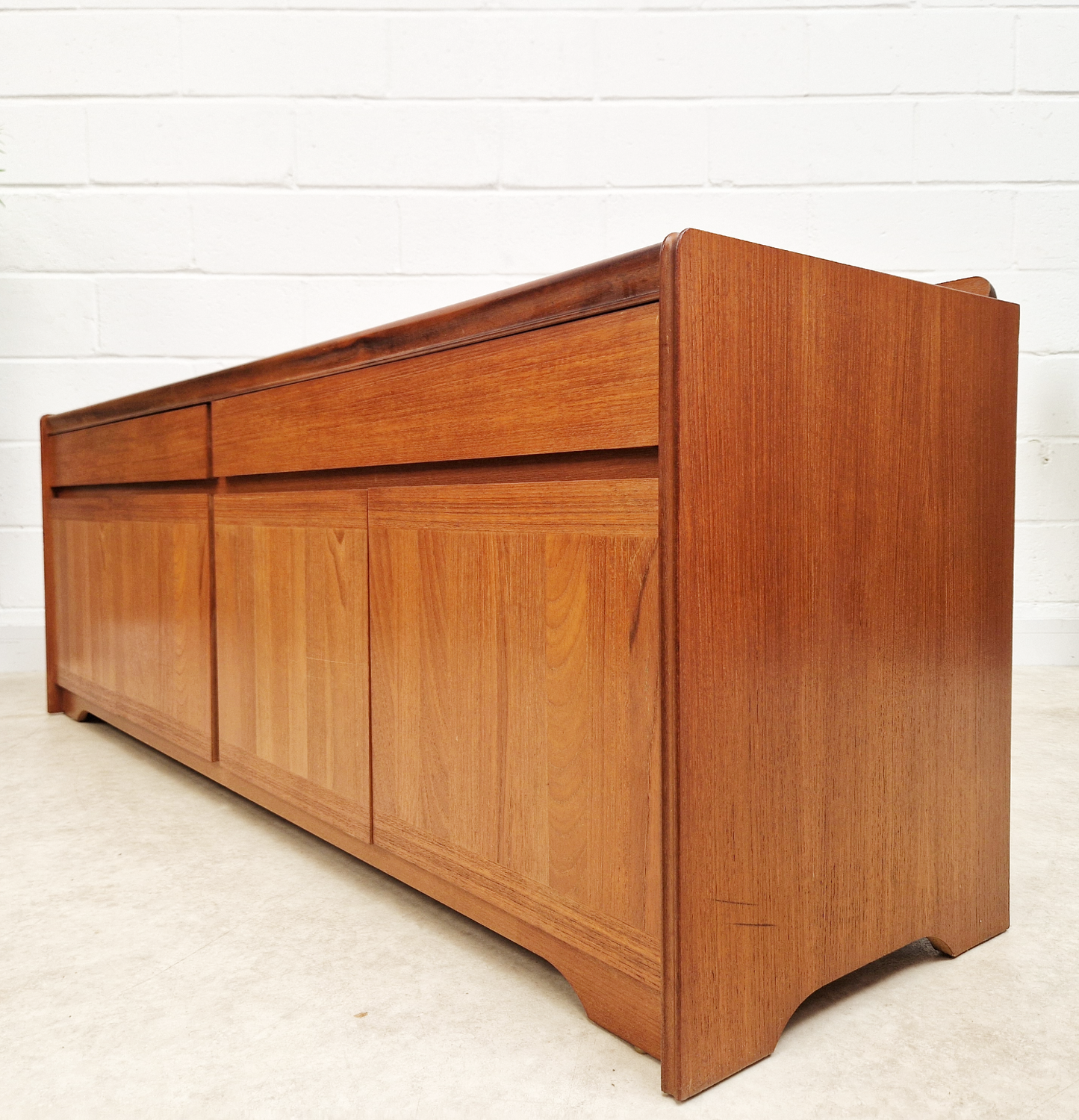 William Lawrence Vintage Mid Century 1960s Danish Deisign Sideboard Credenza