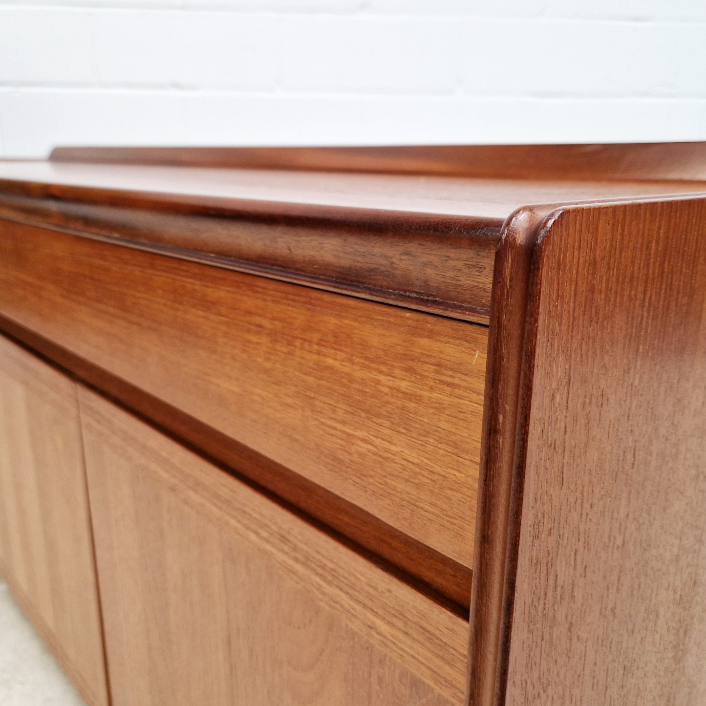 William Lawrence Vintage Mid Century 1960s Danish Deisign Sideboard Credenza
