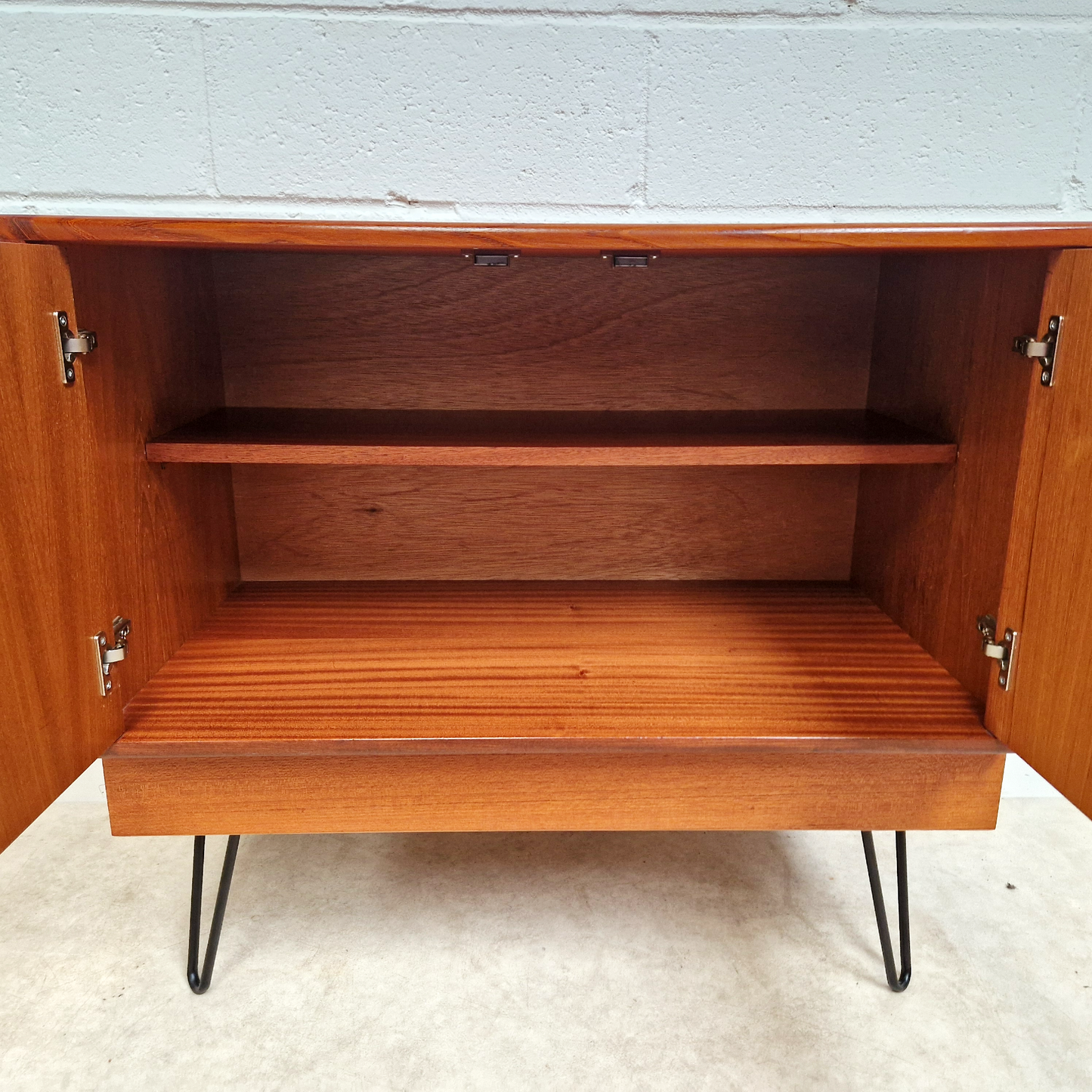 G Plan Fresco Red Label Vintage Mid Century Pyramid Teak Compact Sideboard Cabinet