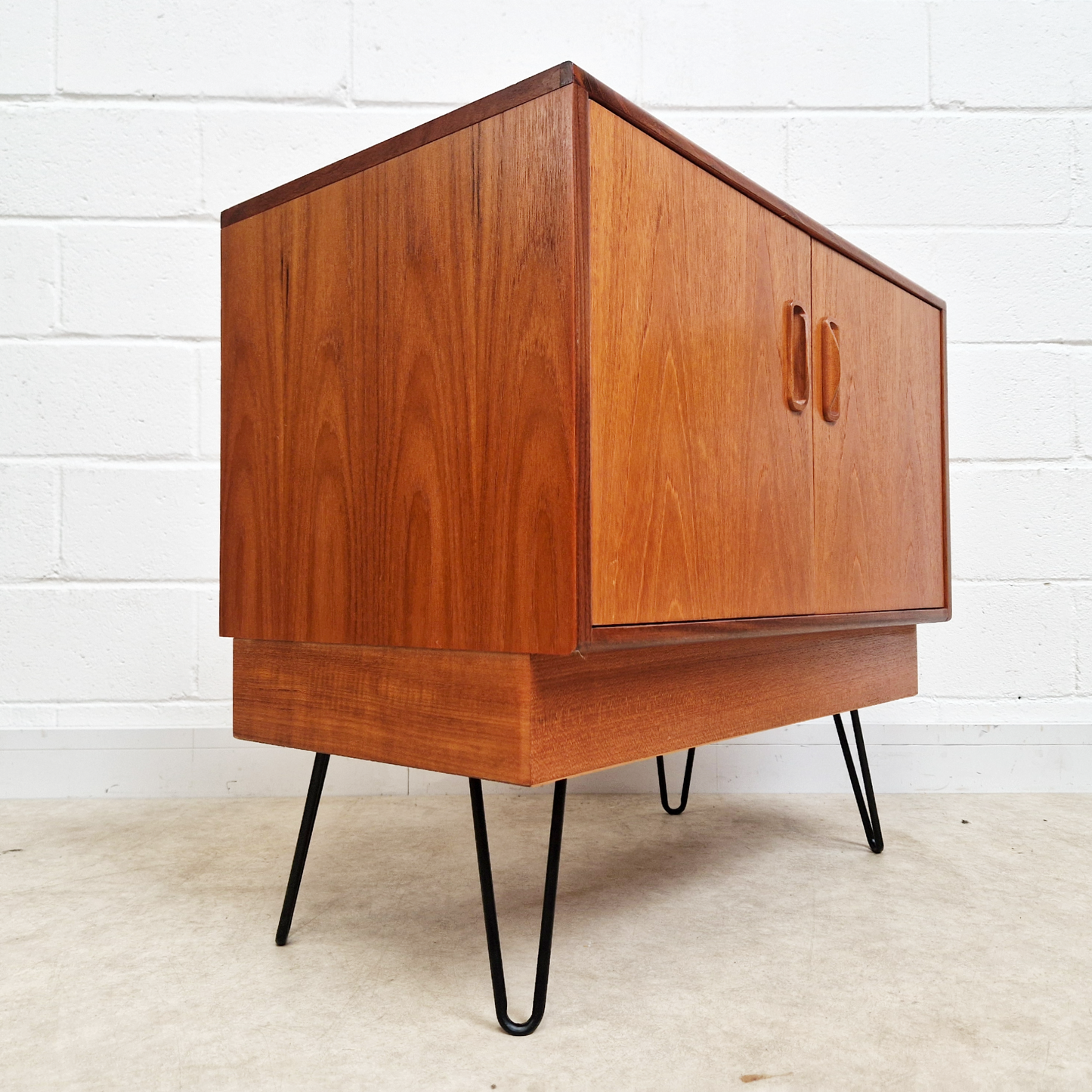 G Plan Fresco Red Label Vintage Mid Century Pyramid Teak Compact Sideboard Cabinet