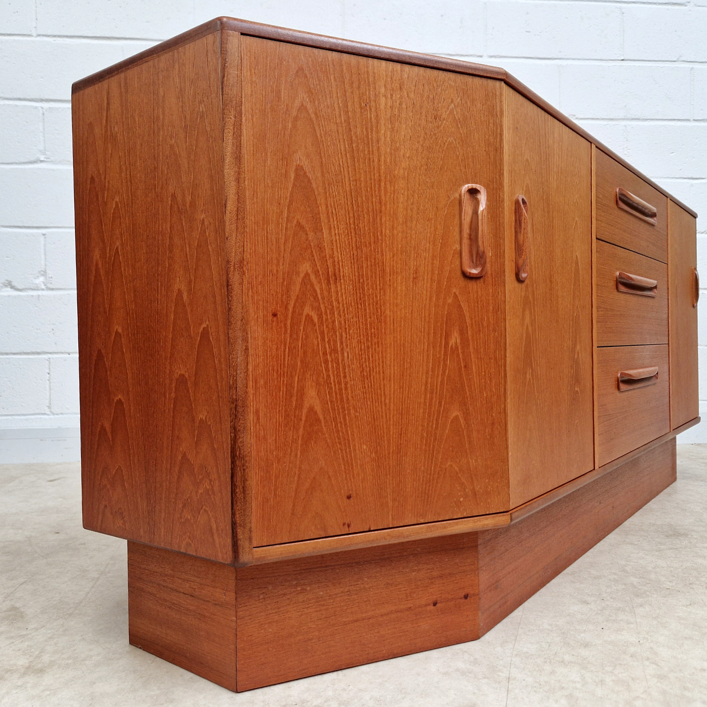 V.B Wilkins G Plan Red Label Vintage Mid Century Danish Design Sideboard Credenza PG318