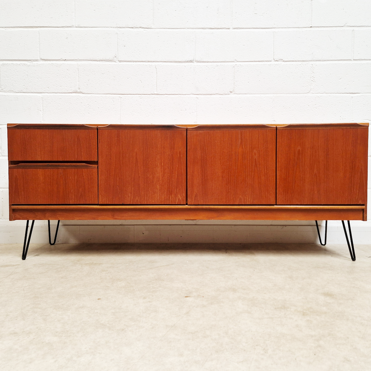 Morris Vintage Mid Century Medium Teak Danish Design Sideboard Buffet Credenza