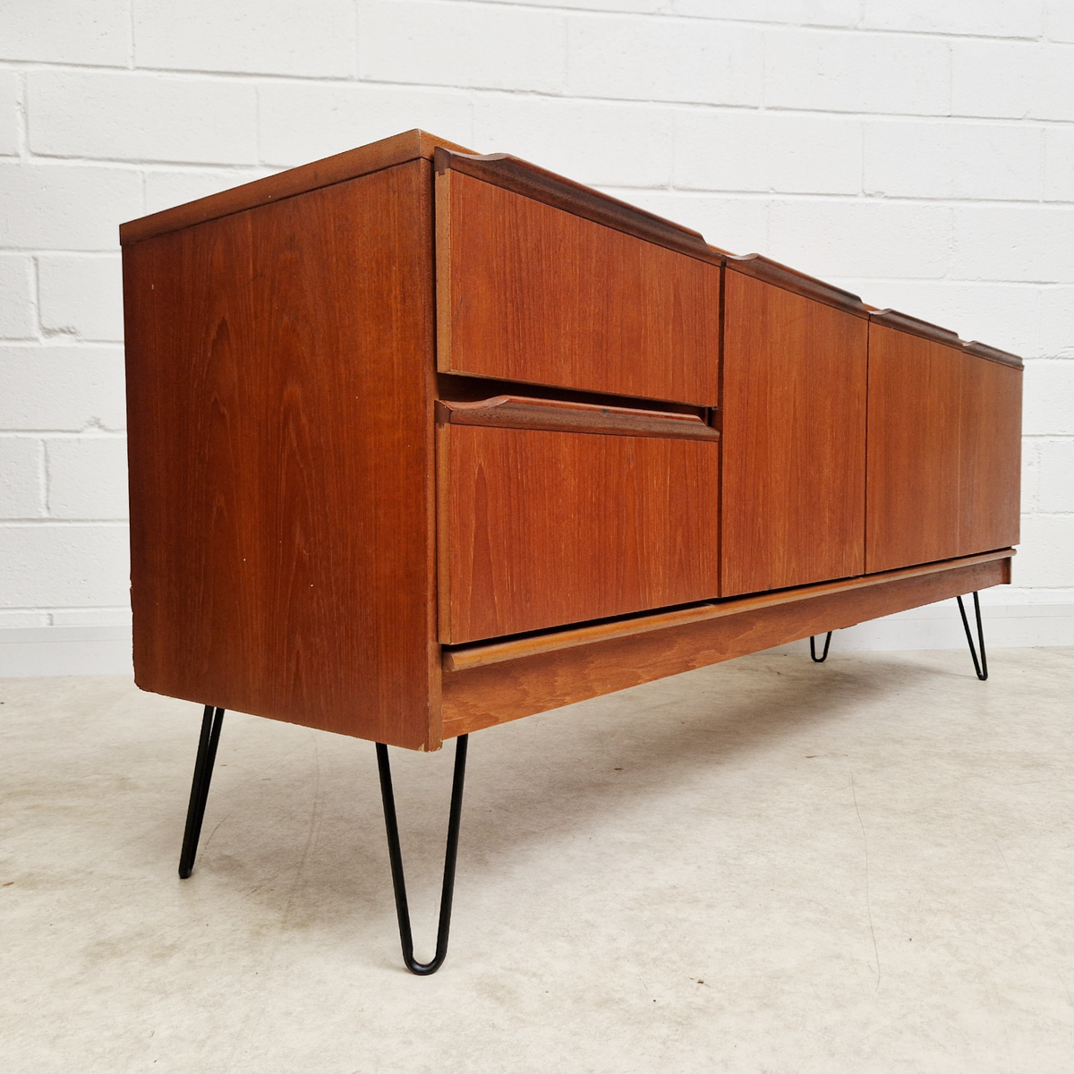 Morris Vintage Mid Century Medium Teak Danish Design Sideboard Buffet Credenza