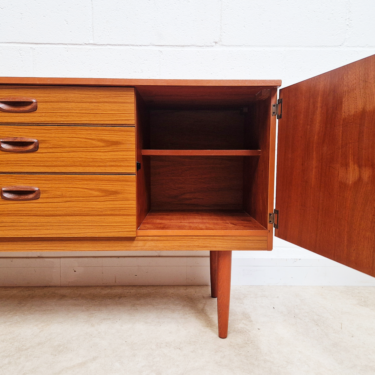 Schreiber Vintage Mid Century Medium Teak Retro Danish Design Compact Sideboard