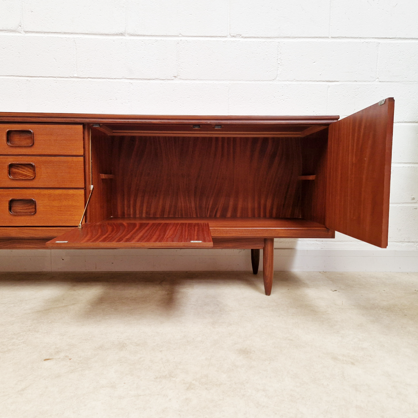 William Lawrence Gold Label Vintage 1960s Mid Century Sideboard Credenza PG333