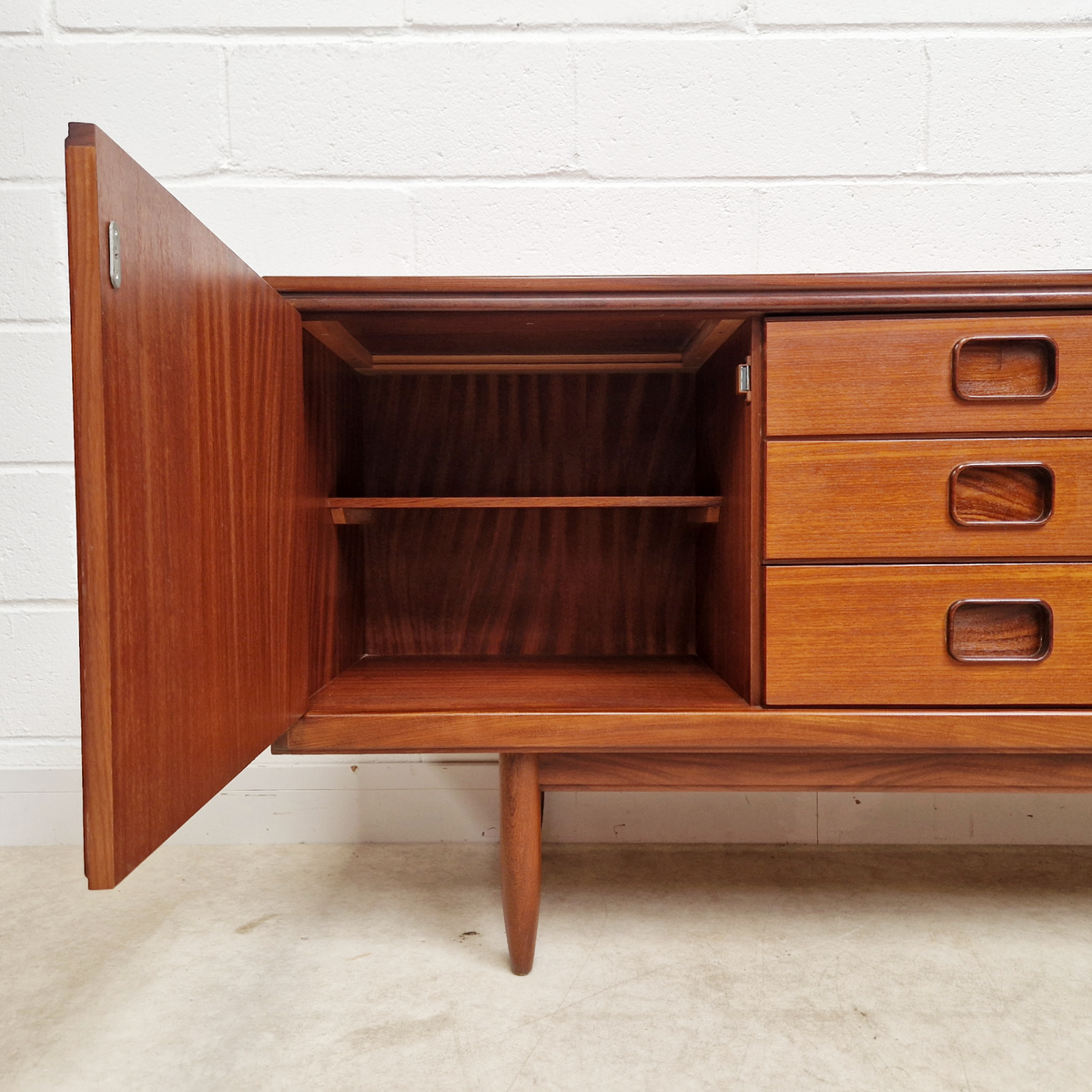 William Lawrence Gold Label Vintage 1960s Mid Century Sideboard Credenza PG333