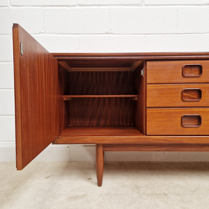 William Lawrence Gold Label Vintage 1960s Mid Century Sideboard Credenza PG333