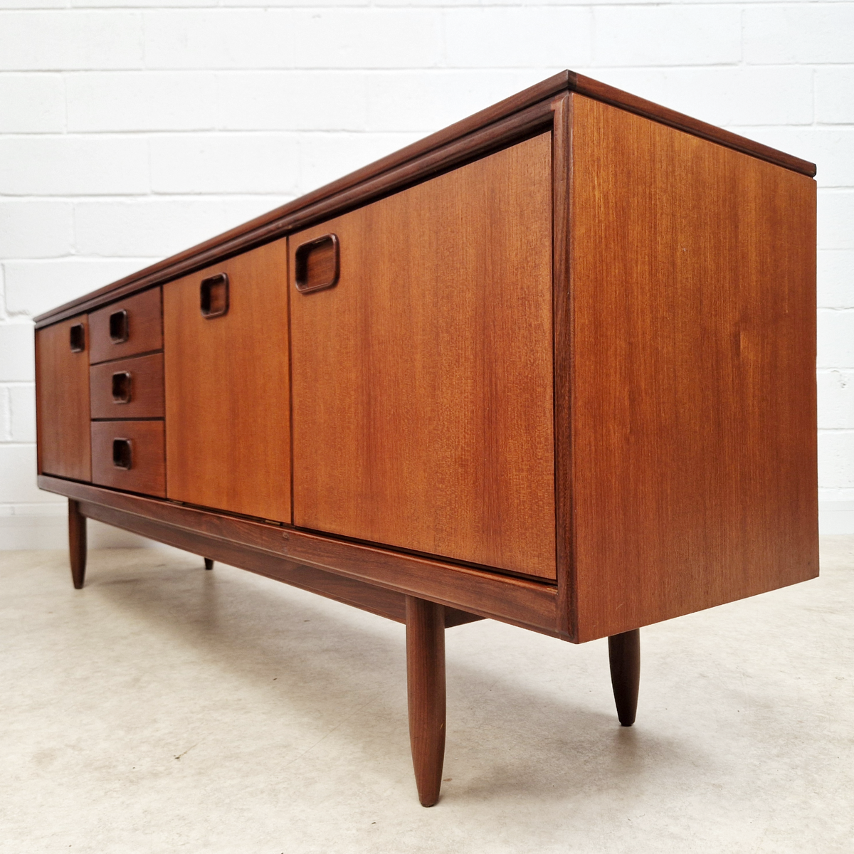 William Lawrence Gold Label Vintage 1960s Mid Century Sideboard Credenza PG333