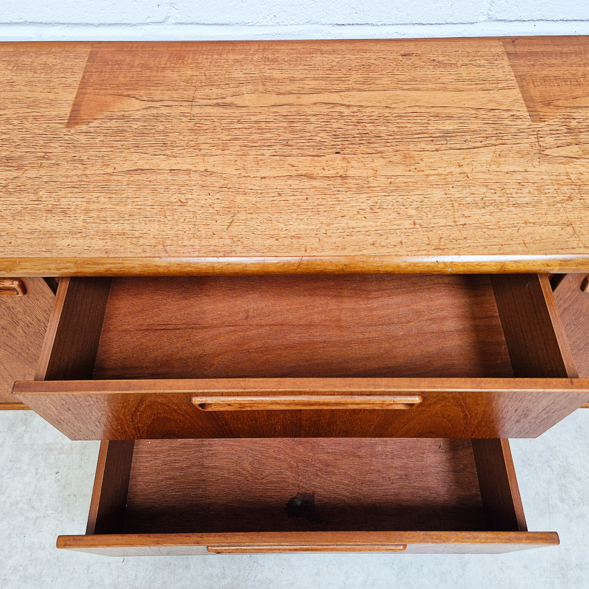 Meredew Vintage Mid Century Danish Design Medium Teak Long Sideboard Buffet Credenza