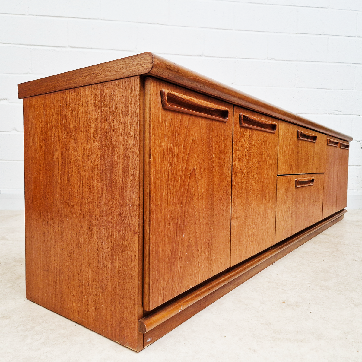 Meredew Vintage Mid Century Danish Design Medium Teak Long Sideboard Buffet Credenza