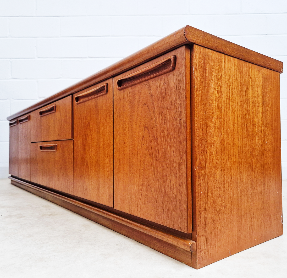 Meredew Vintage Mid Century Danish Design Medium Teak Long Sideboard Buffet Credenza