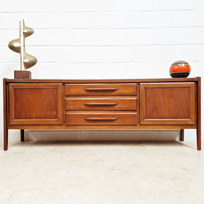 Vintage Mid Century Danish Design Medium Teak Sideboard Buffet Credenza