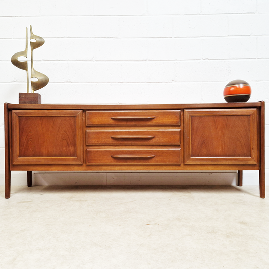 Vintage Mid Century Danish Design Medium Teak Sideboard Buffet Credenza
