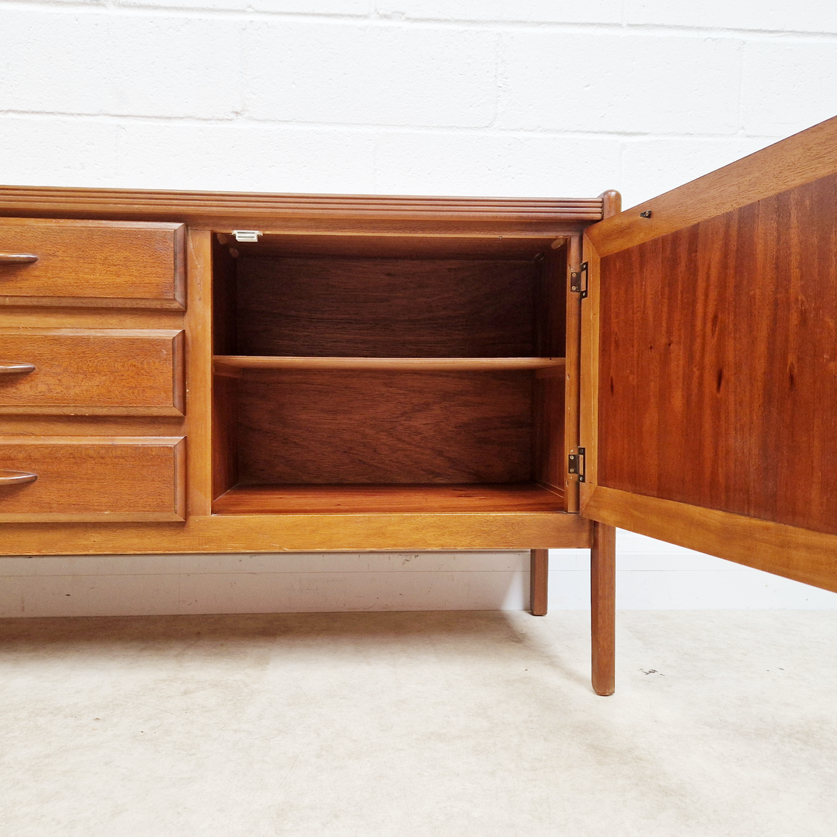 Vintage Mid Century Danish Design Medium Teak Sideboard Buffet Credenza