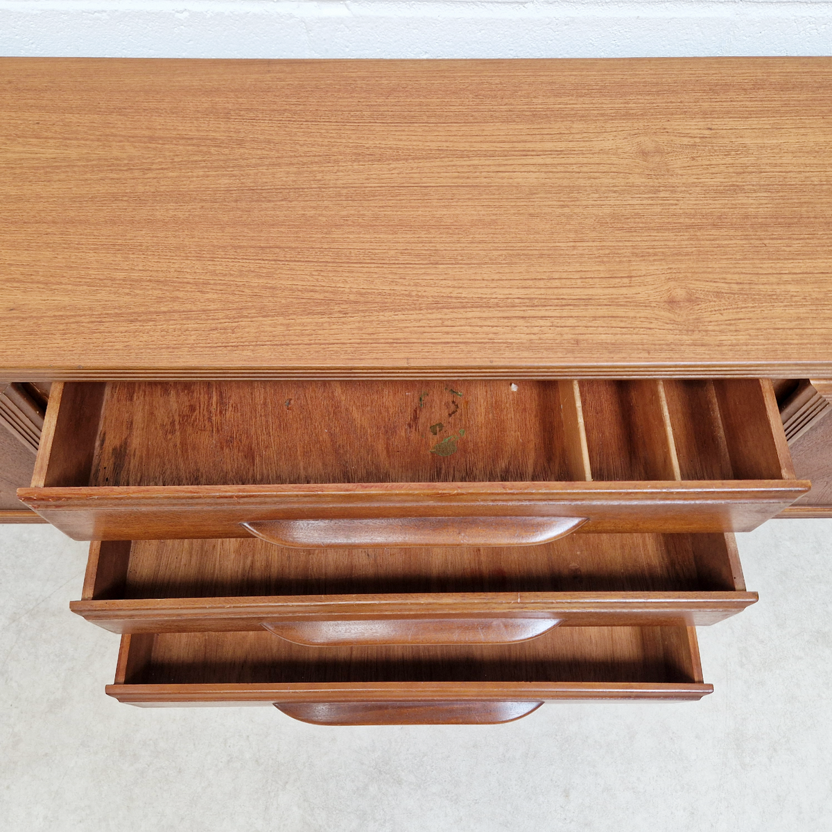 Vintage Mid Century Danish Design Medium Teak Sideboard Buffet Credenza