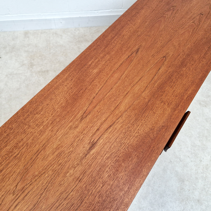 Vintage Mid Century Danish Design Medium Teak Sideboard Buffet Credenza