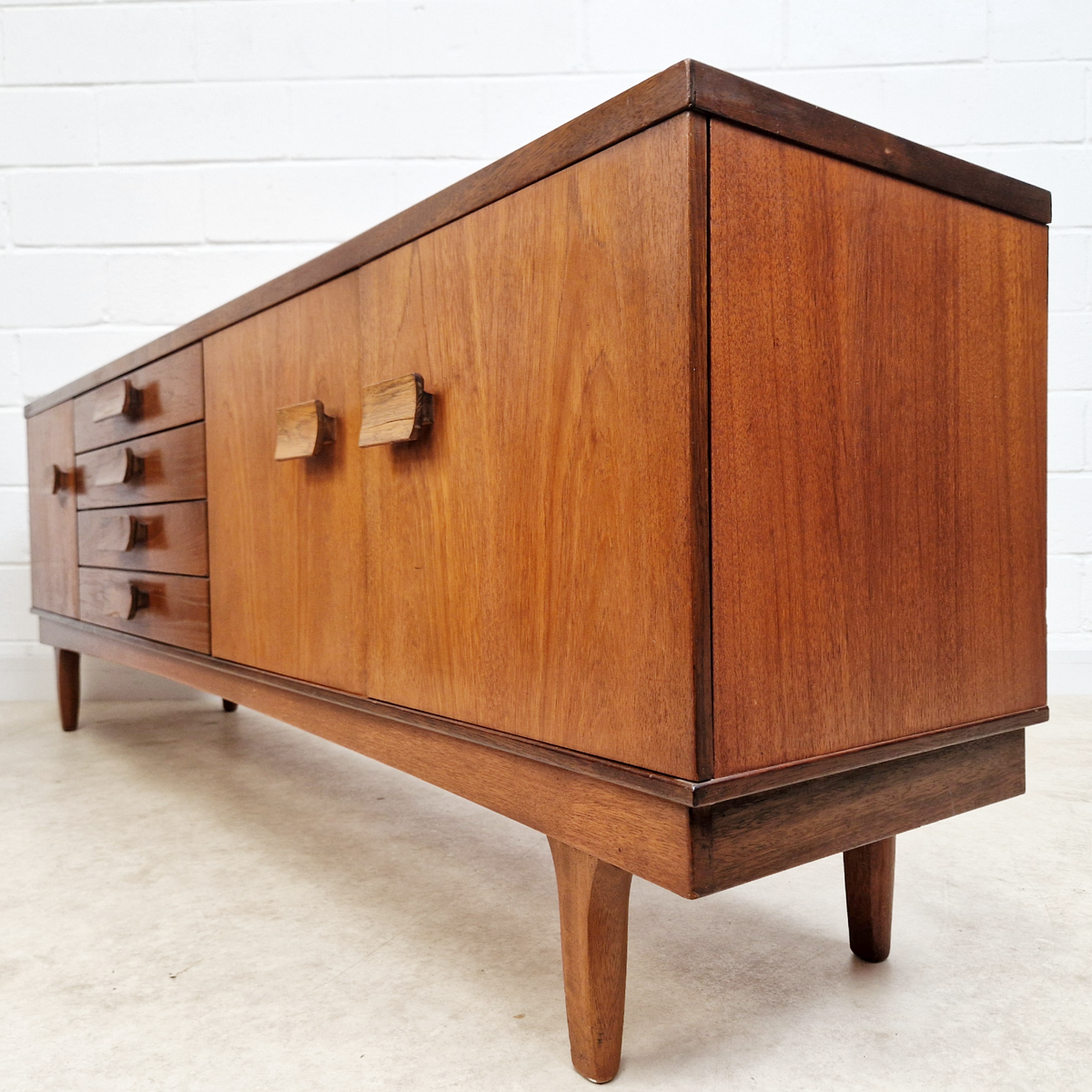 Vintage Mid Century Danish Design Medium Teak Sideboard Buffet Credenza