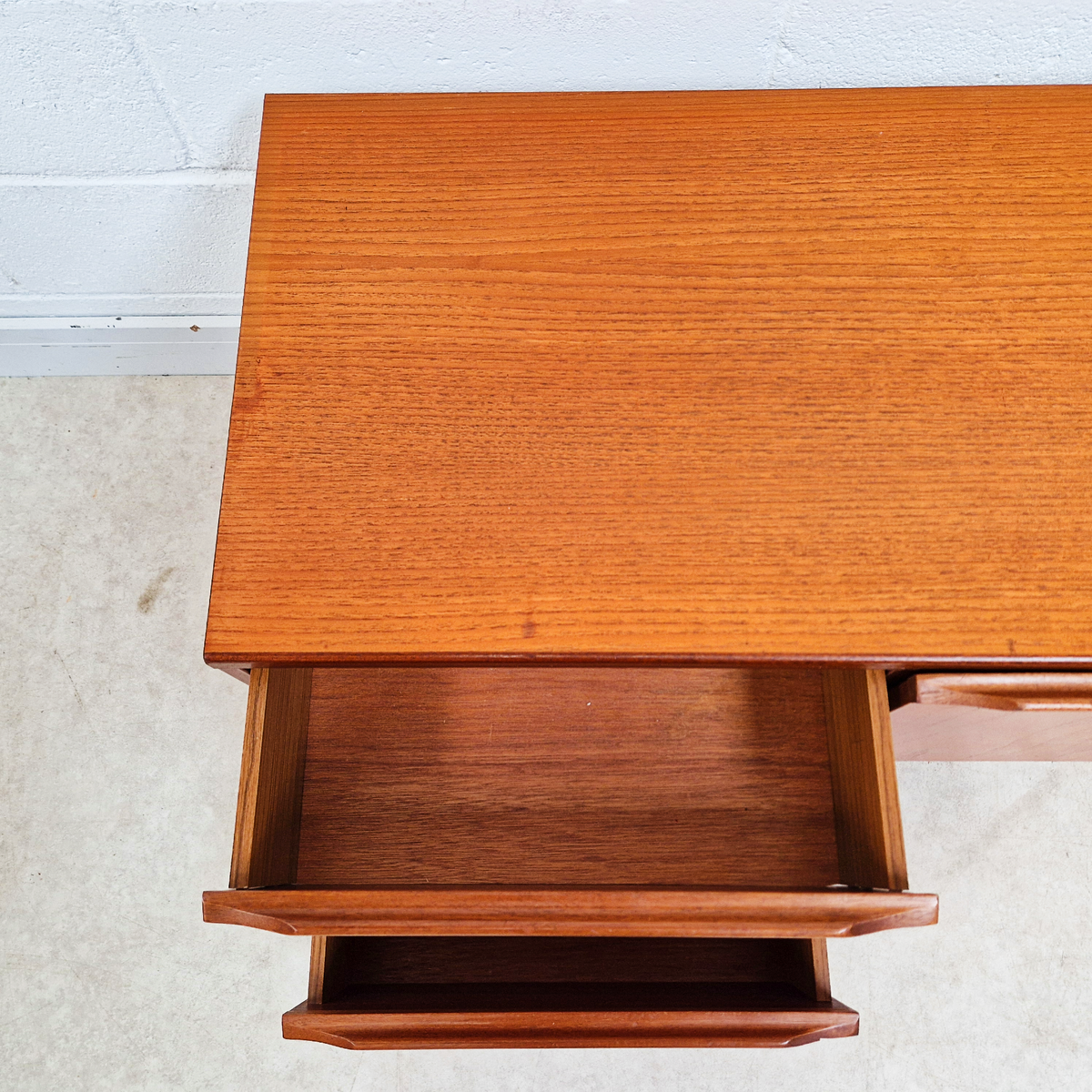 Vintage Mid Century Medium Teak Danish Design Compact Sideboard Entertainment Unit